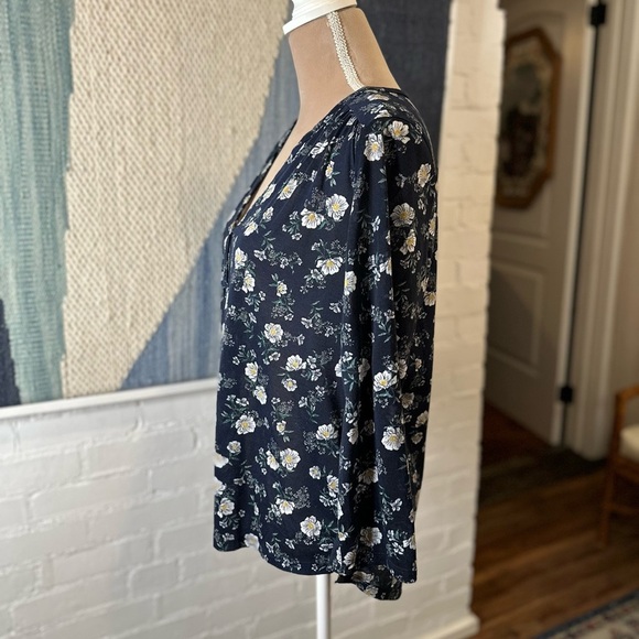 H&M Navy Blue Blouse with White Floral Pattern - Picture 7 of 10